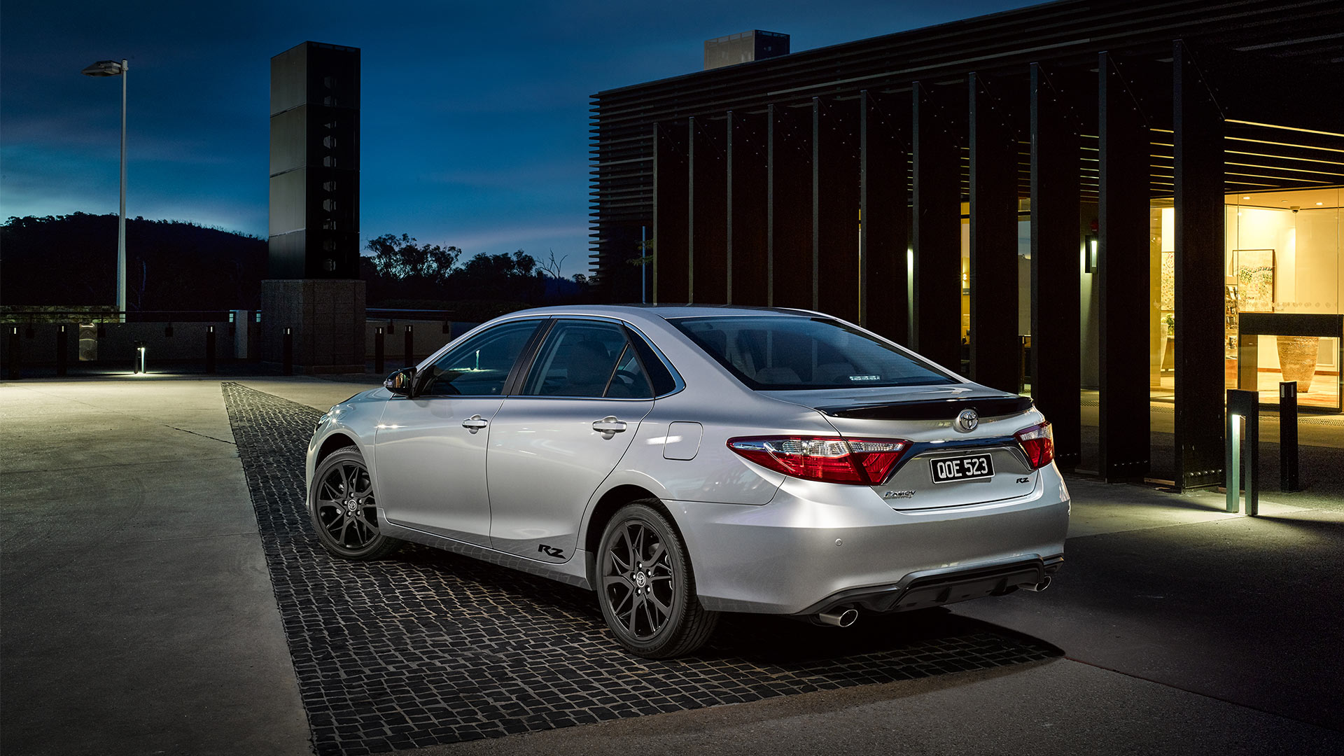 Camry-RZ-Rear_1920x1080